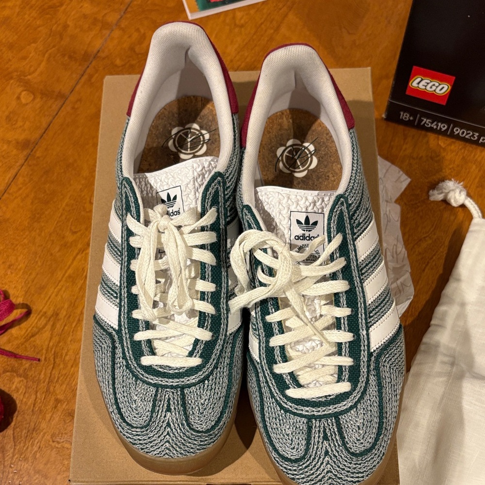 adidas Originals Green and White Men's Shoes - Picture 2 of 5